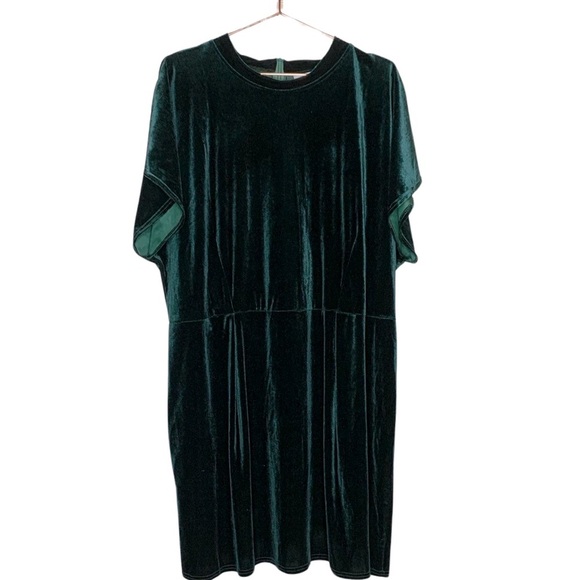 Closet London Plus velvet mini dress in emerald green - Picture 1 of 6